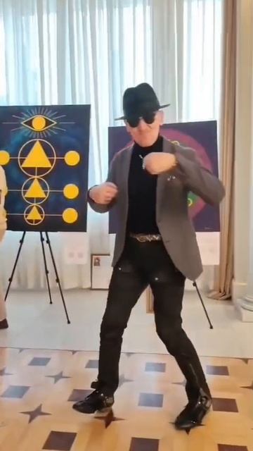 18 апреля на Geo Fashion Week — выставка.