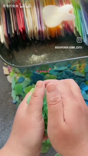 Автор ломает мыльные пластиночки🧼🍥