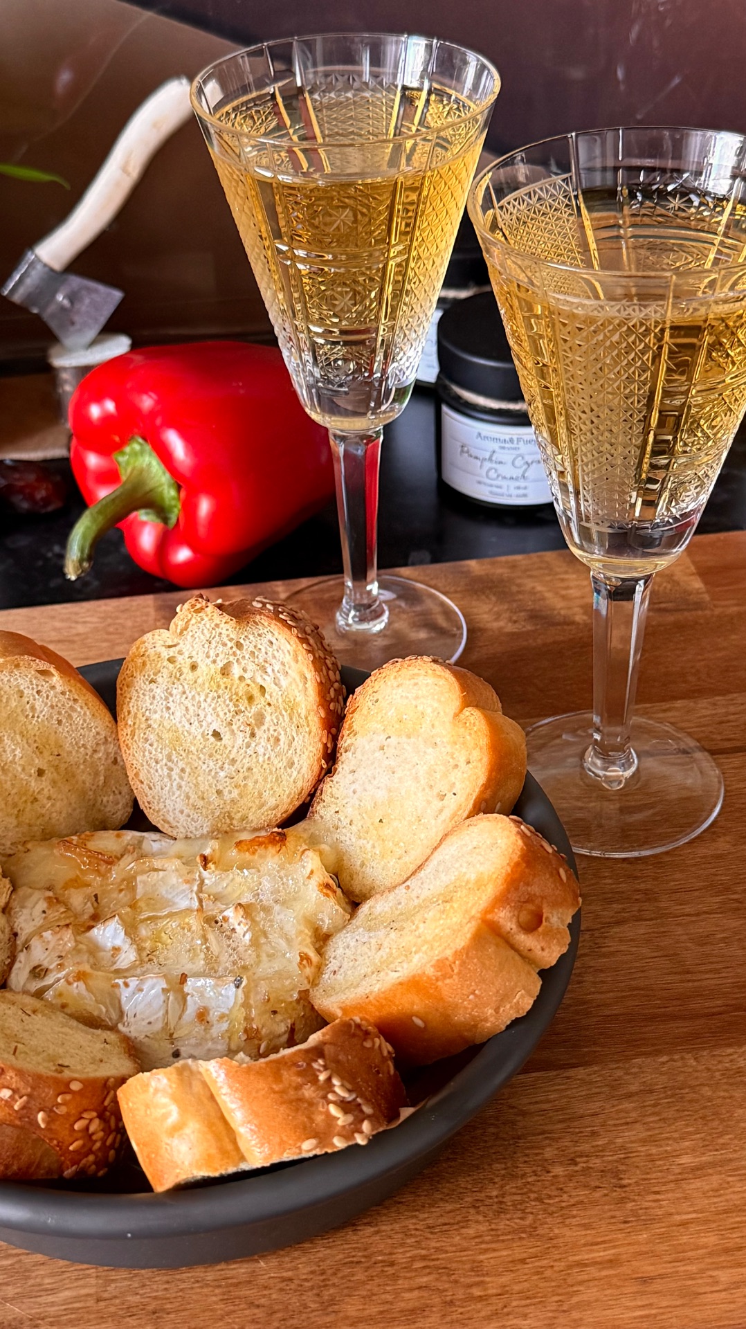 Закуска «Медовый камамбер с золотистыми гренками» 🍯🥂