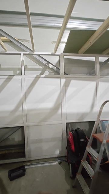 тёплое помещение внутри холодного склада