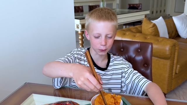 РЕСТОРАН ЧИПСОВ! ОСТРЫЕ vs СЛАДКИЕ ЧИПСЫ. Крутим КОЛЕСО ФОРТУНЫ!