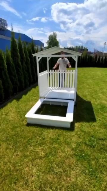 Интересный вариант скрытой песочницы для детей - никакие дожди песку не страшны!