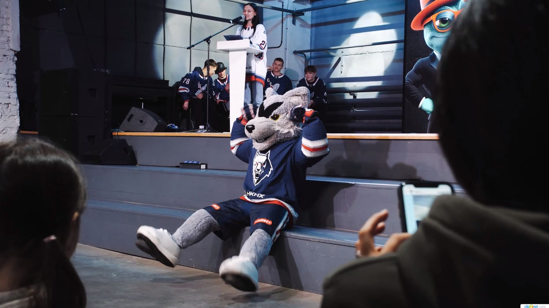 Урок хоккея МХЛ в центре креативных индустрий «База»