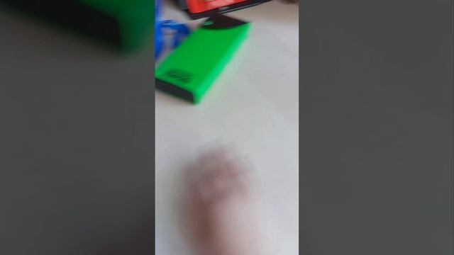 убираюсь в комнате на своей половине