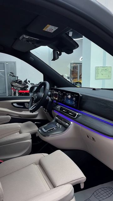 Новое поступление: Mercedes V-class Long в трендовом цвете и топовой комплектации