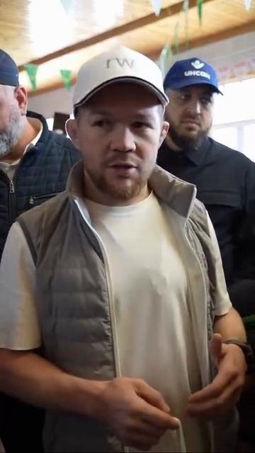 🤝Пётр Ян посетил село Цияб-Цилитли Хасавюртовского района, где передал 3 миллиона рублей имаму села