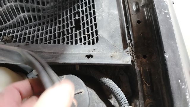 Как снять Жабо лабового стекла Шивроле Лачети