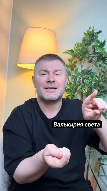 Кто-то грабит с ножом,а кто-то в пиджачке и с документами.