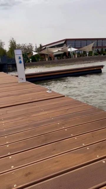 В ожидании катера