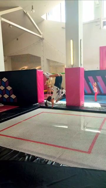 Новый элемент #спорт #акробатика #прыжки #батуты #новый #элемент #чирбелка #дашабелка