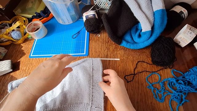 Продолжаю вязать кардиган.