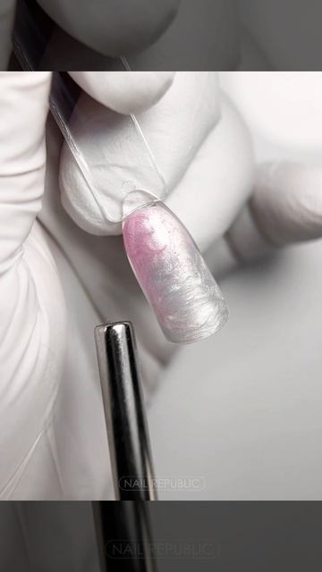 Градиент перламутровыми кошечками NR 693 и 694