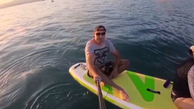 туса в море.