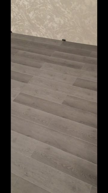 Поклеил обои. Монтаж кварцвинила, вставки потолочной, радиаторов отопления. Иркутская. Калининград.