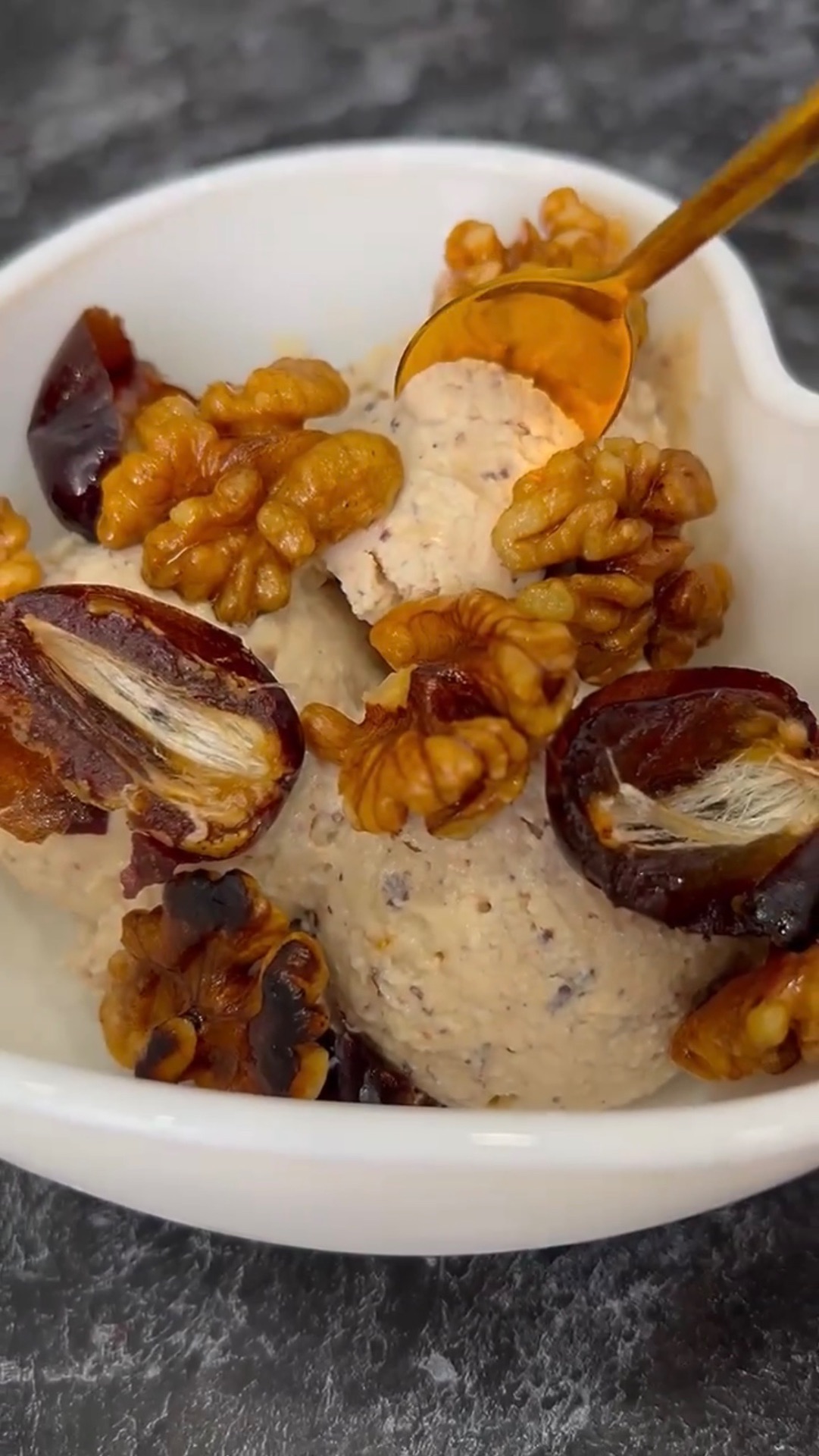 Белковое мороженое из творога с финиками