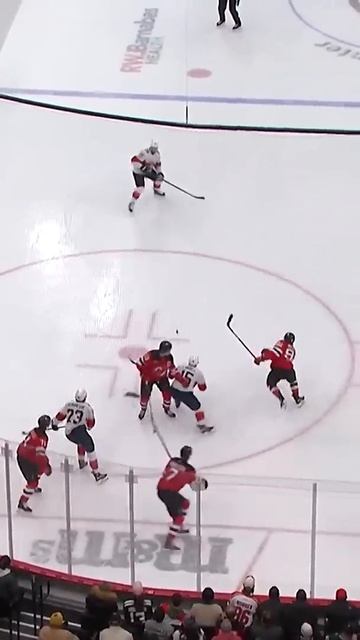 Lundy's 200th point ties the game at 1!