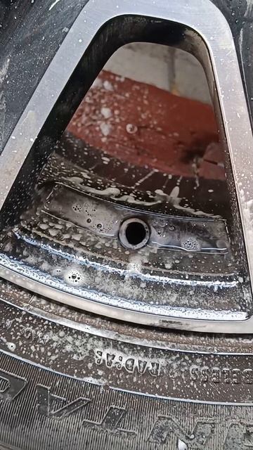 Меняем вентиль бескамерного колеса за 5 минут #заменавентиля #бескамерка