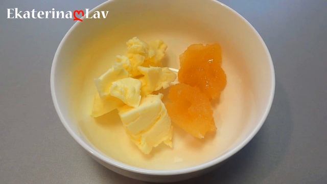 Эти СЫРНИКИ тают во рту! Нежные творожники с манкой в духовке + вкусный сметанно-медовый соус!