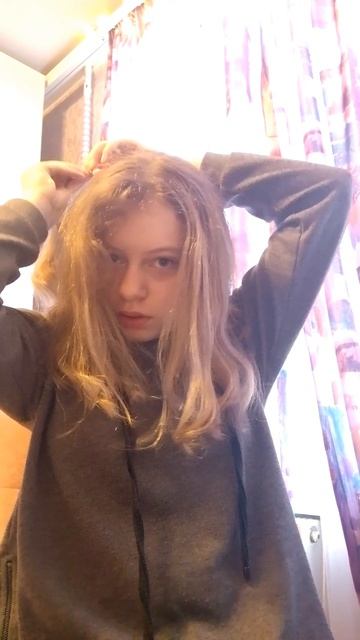 Случайно подстригла волосы....