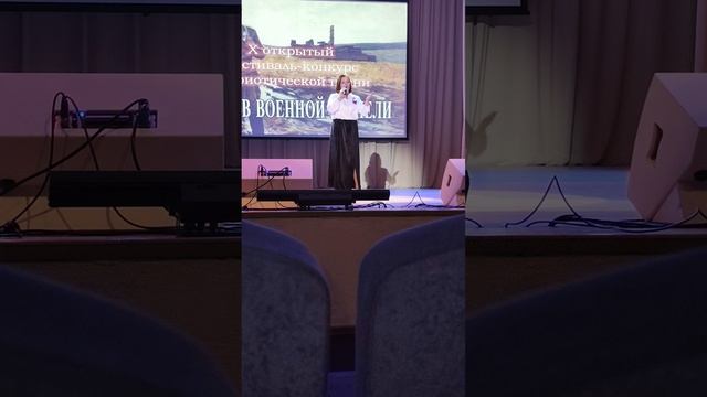 песня Это просто война, в исполнении Михайловой Анастасии. На конкурсе в городе Сясьстрой на