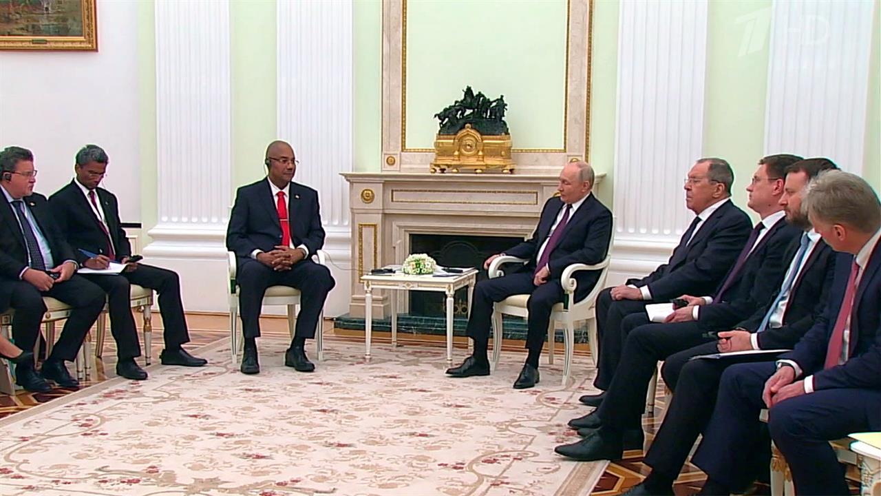 Владимир Путин провел встречу с президентом Сейшельских Островов