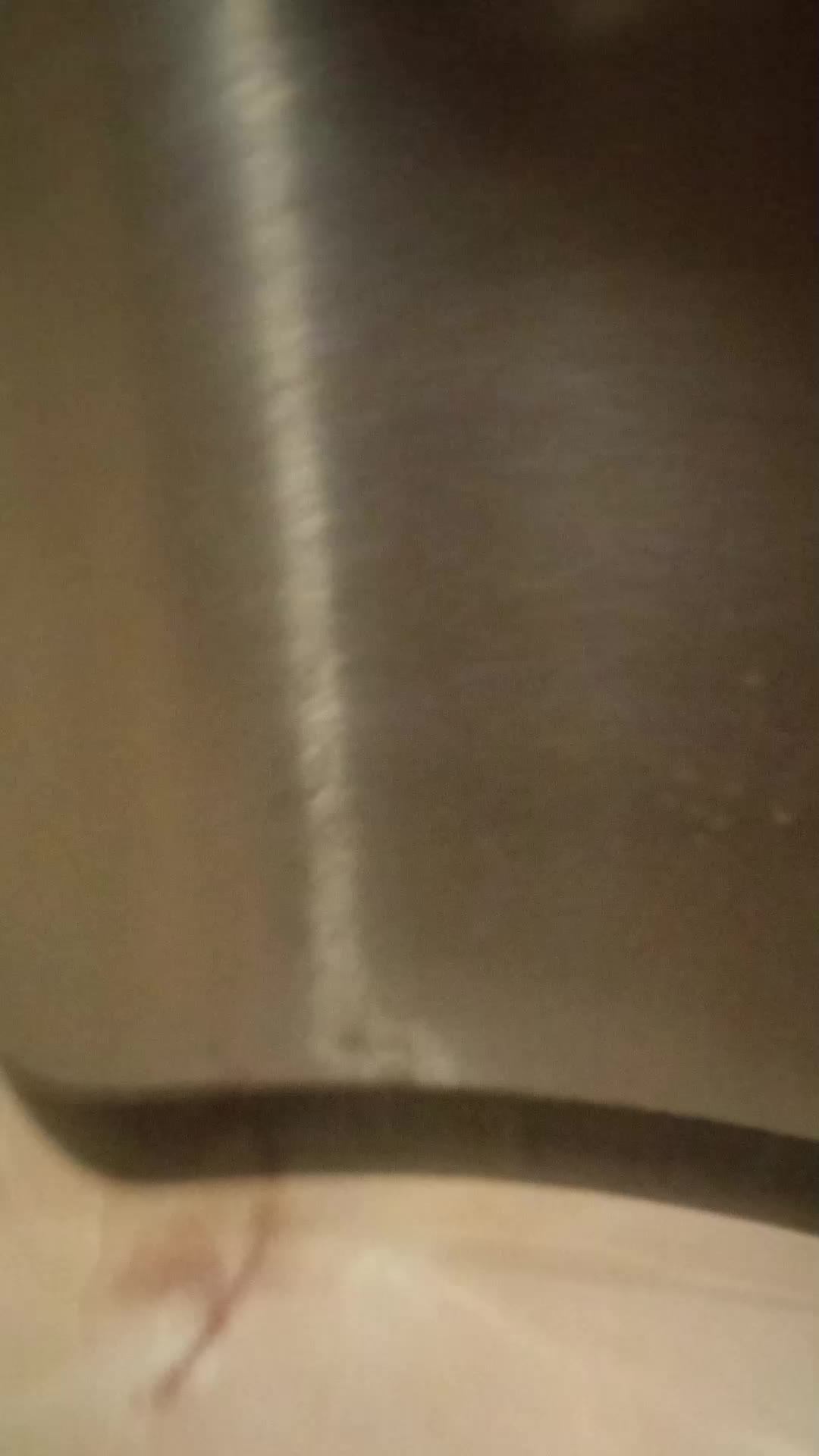 ем торт в честь дня рождения моего канала