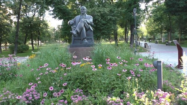 МОСКВА. С ДНЁМ РОЖДЕНИЯ, ИЛЬИЧ! Шмитовский проезд. ЛЕНИН В КРЕСЛЕ.