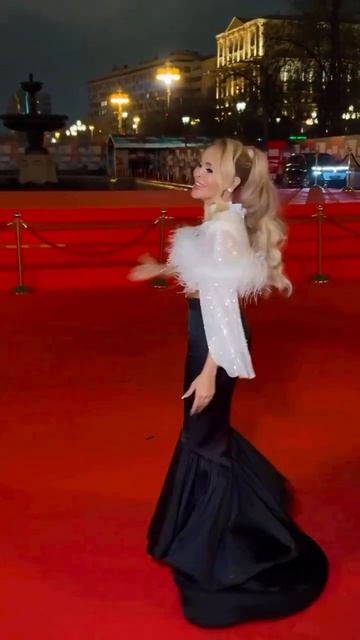 Анна Калашникова на красной дорожке открытия Московского Международного Кинофестиваля ММКФ ❤️