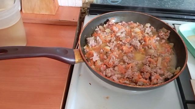 Бабуля готовит спагетти с фаршем 😂✨