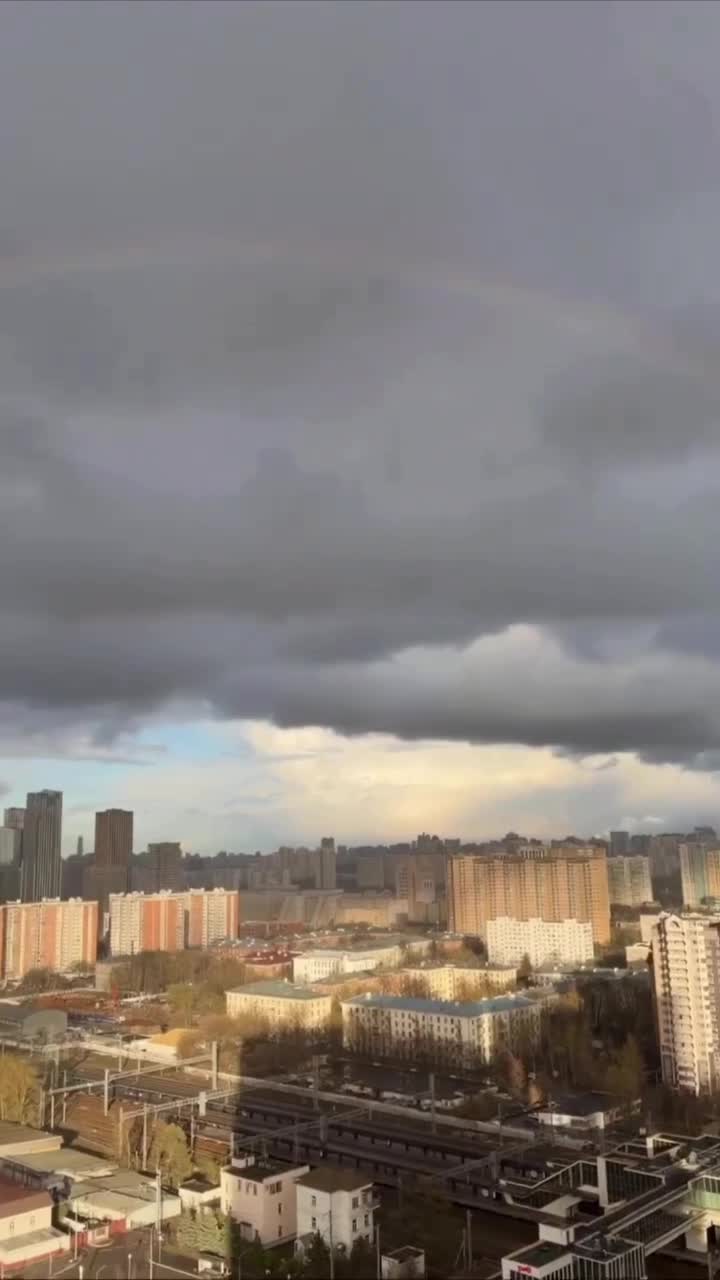 Красивая радуга над Москвой.