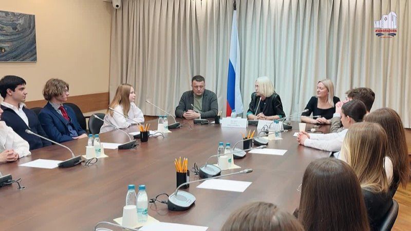 Учащиеся ГБОУ «Школа № 2005» посетили Государственную Думу по приглашению депутата Ирины Белых