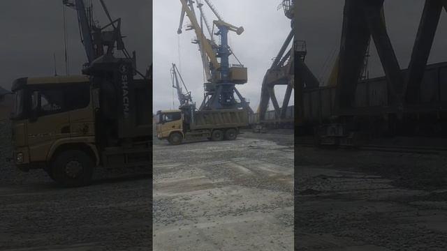 Работа на портальном кране 23 ( Новый ракурс)