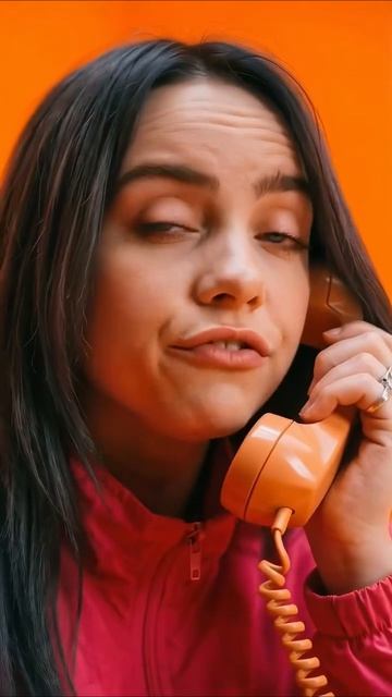 БИЛЛИ АЙЛИШ ИСПОЛНИЛА ПЕСНЮ ВОЗЬМИ ТЕЛЕФОН ДЕТКА премьера клипа на Rutube создано в нейросеть