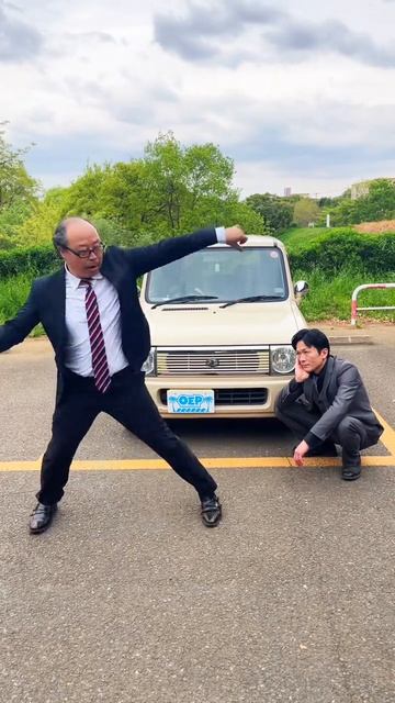 Японец танцует