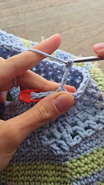 вяжу сумку из остатков пряжи