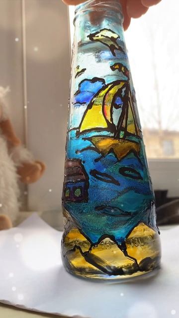 Раскрасила бутылочку витражными красками ☺️