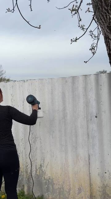 покрытие держится так, как должно
с краскопультом STARHOFF