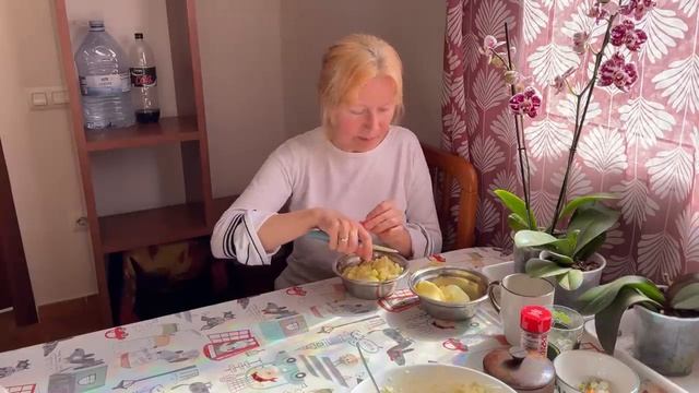 РАССТЕГАИ И СЕРЁЖА ПОТЕРЯЛСЯ  НАШЛА НА БАЛКОНЕ УСНУЛ