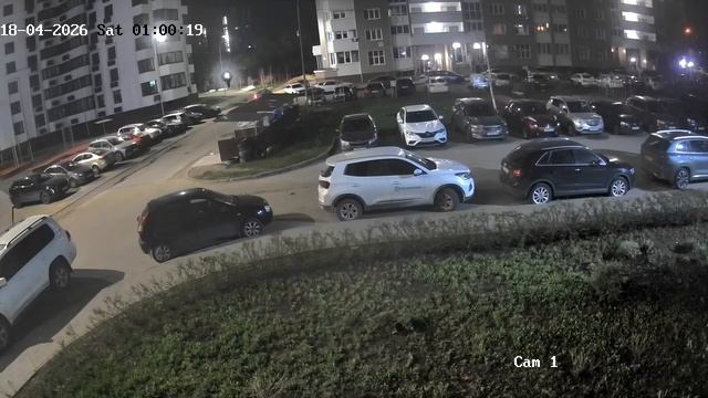 Начинающий   вор идет на дело , он пока учится .