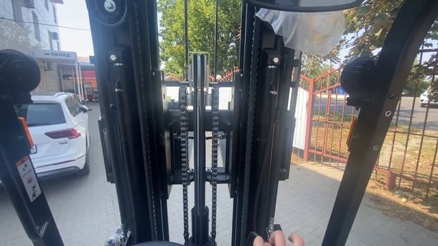 Вилочный электропогрузчик EP EFL252  POV