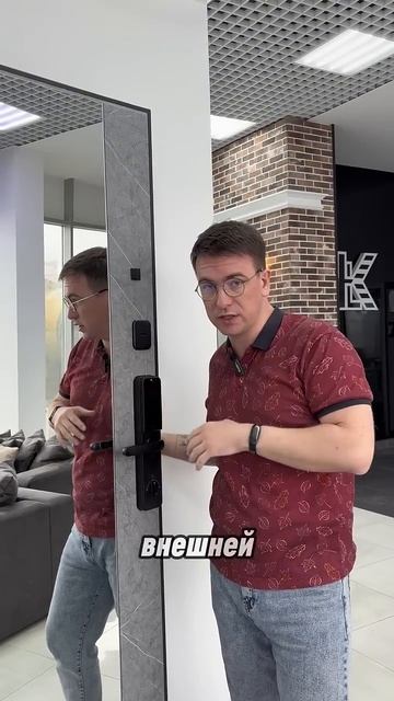 Входная дверь с зеркалом: функциональность и стиль