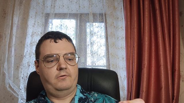 Обзор радиоприемника красного  Maxvi PR-02