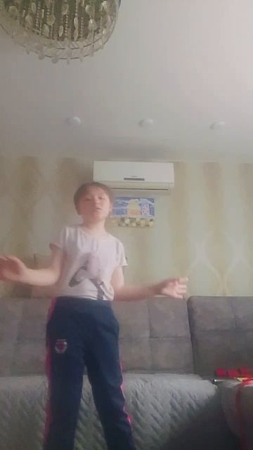 Яркий худи, я его танцую наконец-то.