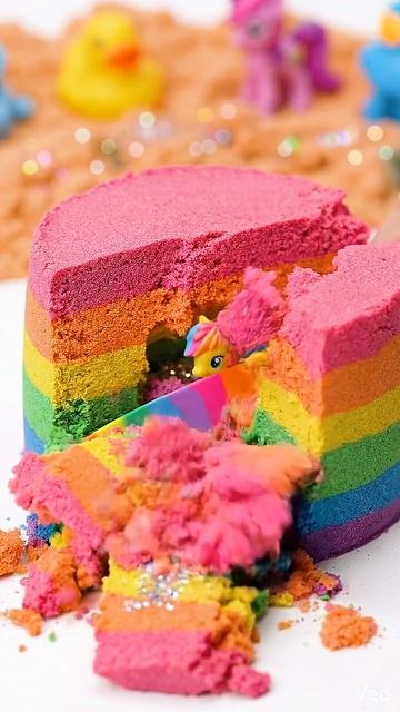 Секрет Радужного Торта! Кто внутри? Сюрприз!