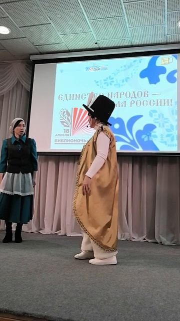 Прибежал Кролик из Страны Чудес