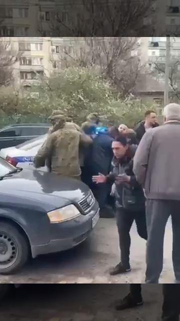 В Черкассах «штурмовик холодильников» проводит «меры по оповещению», забрызгивая женщин газом в лицо