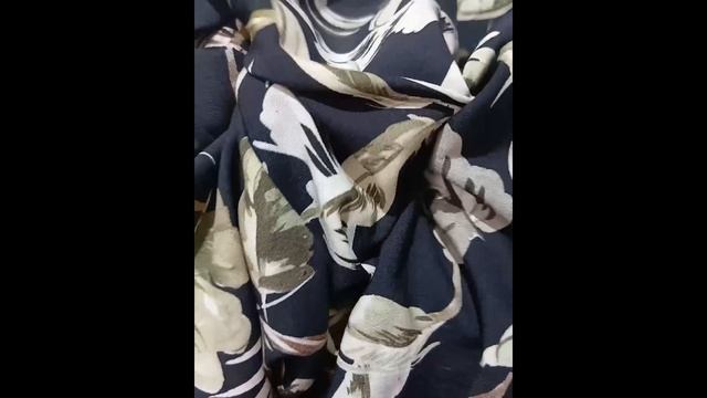 Плательная вискоза листья на чёрном ИТАЛИЯ