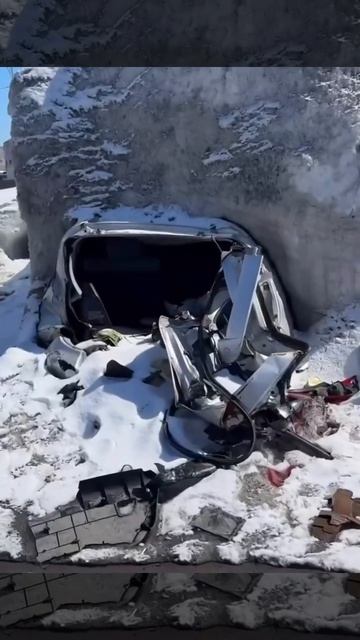 На Камчатке из-под снега начали «всплывать» раздавленные автомобили, — СМИ.

После аномально снежной