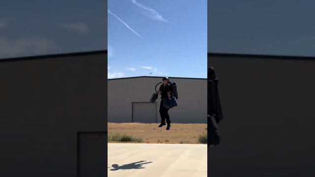 полеты с реактивными ранцами.mp4