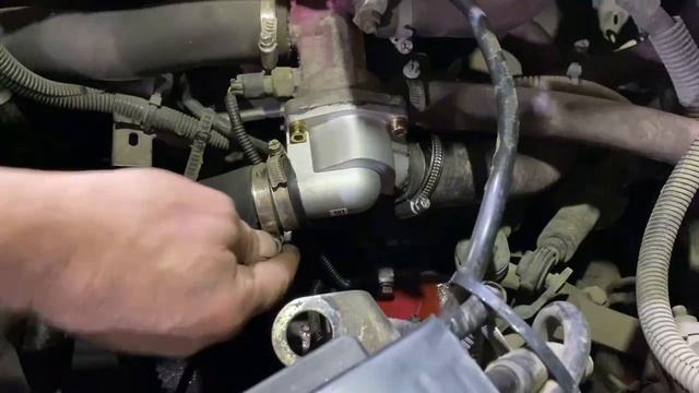 Пришли морозы, а в машине холодно? Меняем термостат 🚘